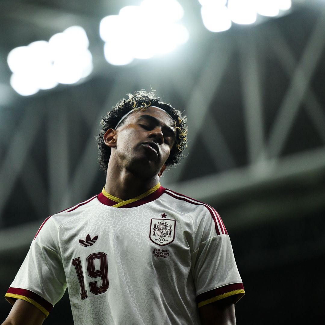 Lamine Yamal durante un partido amistoso con la selección de España